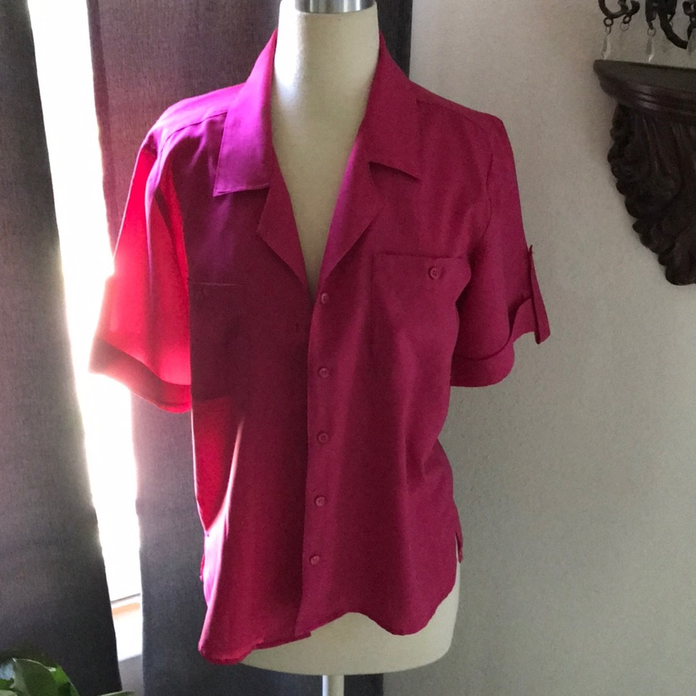 Magenta/pink top
